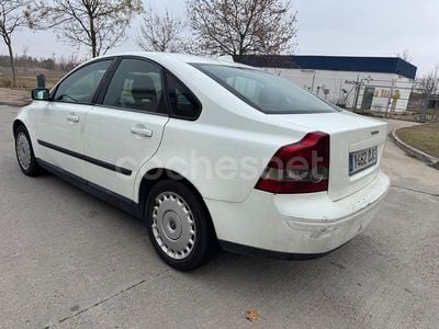 Blanco Usado 2006 Volvo S40 Momentum Berlina | 2850 € (Buen precio)