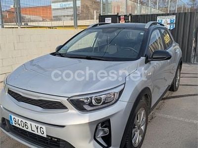 Usado Kia Stonic Plus 100 CV (73 kW) 2022 Gris / plata SUV