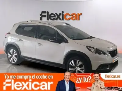 Usado Peugeot 2008 Allure 130 CV (95 kW) 2019 Blanco SUV