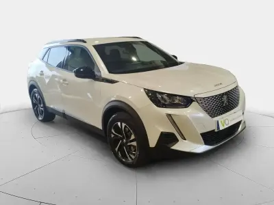 Usado Peugeot e-2008 Allure 100 kW (136 CV) 2023 Gris SUV