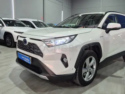 Usado Toyota RAV4 Hybrid Advance 218 CV (160 kW) 2021 Blanco SUV