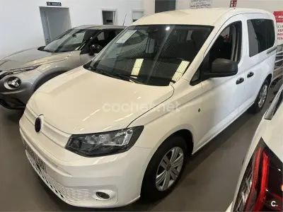 Käytetty VW Caddy 102 HP (75 kW) 2021 Valkoinen Tila-auto