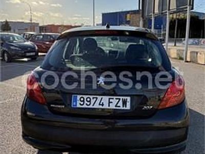 Usado Peugeot 207 75 CV (55 kW) 2008 Negro Berlina