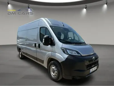 Usado Peugeot Boxer 140 CV (102 kW) 2025 Gris Van