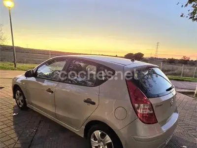 Usado Hyundai i30 Classic 90 CV (66 kW) 2011 Blanco Berlina