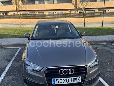 Usado Audi A3 Ambiente 105 CV (77 kW) 2014 Gris / plata Berlina