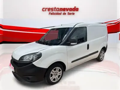 Usado Fiat Doblò 105 CV (77 kW) 2022 Blanco Monovolumen