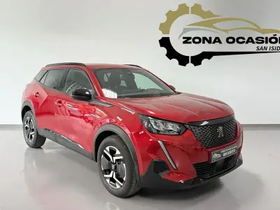 Usado Peugeot 2008 Allure 100 CV (73 kW) 2023 Granate SUV