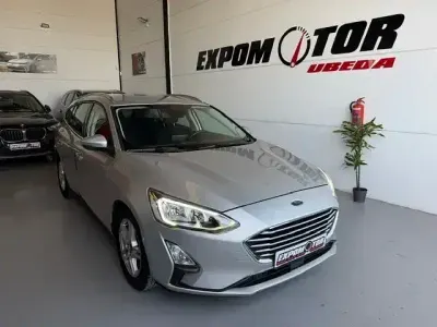 Usado Ford Focus Trend 100 CV (73 kW) 2019 Gris
