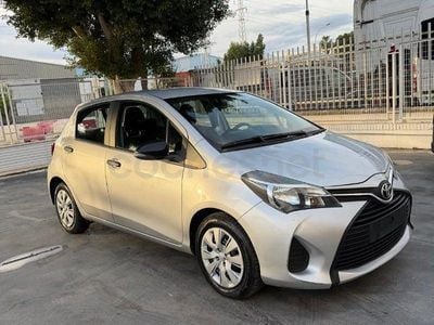 Usado Toyota Yaris Active 90 CV (66 kW) 2015 Gris / plata Utilitario