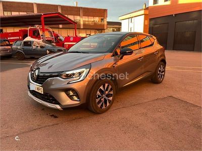 Gris / plata Usado 2024 Renault Captur Techno SUV | 19.950 € (Buen precio)