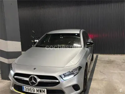 Usado Mercedes A180 116 CV (85 kW) 2020 Gris / plata Berlina