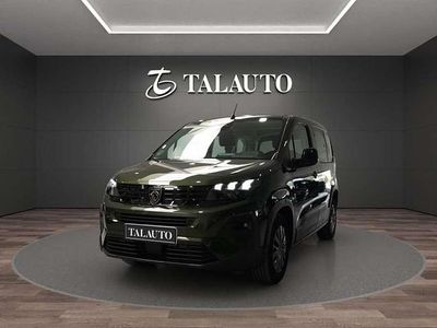 Usado Peugeot Rifter Allure 101 CV (74 kW) 2025 Verde Monovolumen