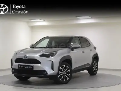 Usado Toyota Yaris Cross Connect Style 116 CV (85 kW) 2022 Gris / plata SUV