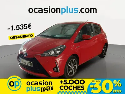 Usado Toyota Yaris Hybrid Advance 100 CV (73 kW) 2020 Rojo Berlina