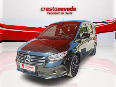 Usado Mercedes T180 116 CV (85 kW) 2023 Negro Monovolumen