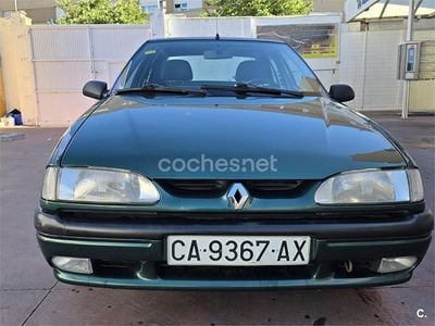 Verde Usado 1995 Renault R9 Berlina | 2500 €