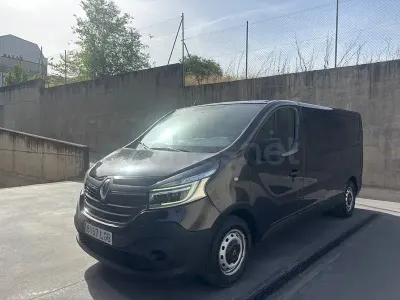 Usado Renault Trafic 120 CV (88 kW) 2020 Negro Monovolumen