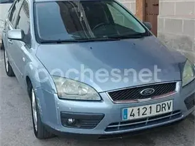Usado Ford Focus Trend 109 CV (80 kW) 2005 Azul Berlina