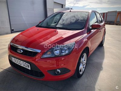 Usado Ford Focus Trend 100 CV (73 kW) 2008 Rojo Berlina