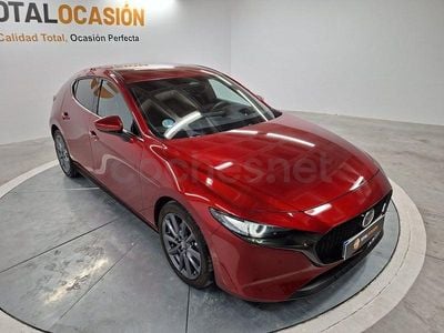 Używany Mazda 3 Exclusive-Line 122 KM (89 kW) 2024 Czerwony Sedan/Limuzyna