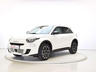 Używany Fiat 600 La Prima 101 KM (74 kW) 2024 Biały SUV