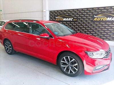 Usado VW Passat Executive 150 CV (110 kW) 2022 Rojo Familiar