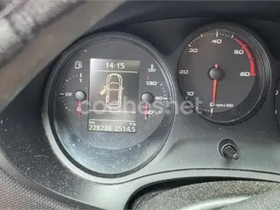 Usado Seat Leon Copa 90 CV (66 kW) 2011 Rojo Utilitario