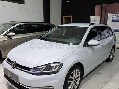 Usado VW Golf VII 115 CV (84 kW) 2018 Gris / plata Familiar