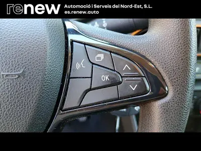 Usado Dacia Sandero Essentiel 100 CV (73 kW) 2022 Rojo Berlina
