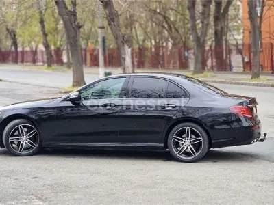 Usado Mercedes E220 Elegance 170 CV (125 kW) 2016 Negro Berlina