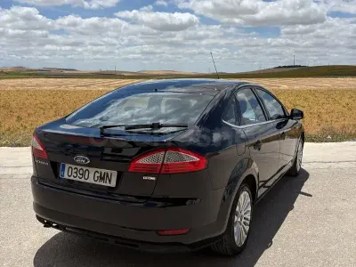 Usado Ford Mondeo Titanium 140 CV (102 kW) 2009 Negro Familiar