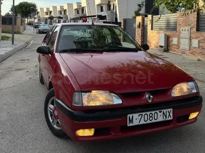 Usado Renault R9 95 CV (69 kW) 1992 Rojo Berlina