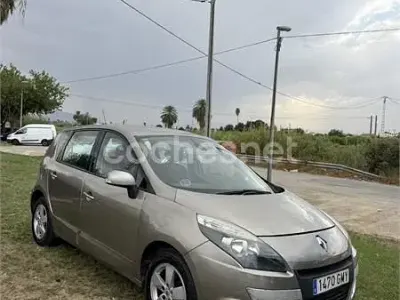 Usado Renault Scénic III Expression 105 CV (77 kW) 2009 Beige Monovolumen