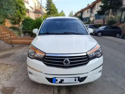 Usado SsangYong Rodius Limited 178 CV (130 kW) 2017 Blanco Monovolumen