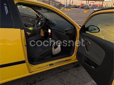 Amarillo Usado 2006 Seat Ibiza Reference Berlina | 2700 € (Precio justo)