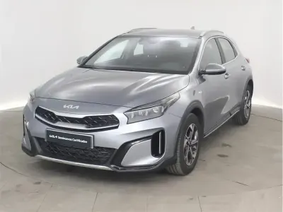 Usado Kia XCeed 100 HP (73 kW) 2025 Cinzento SUV