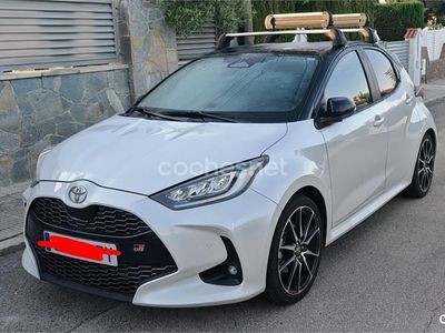 Käytetty Toyota Yaris Hybrid Sport 130 HP (95 kW) 2024 Valkoinen Sedan