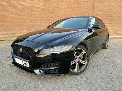 Usado Jaguar XF R-Sport 180 CV (132 kW) 2021 Negro Berlina