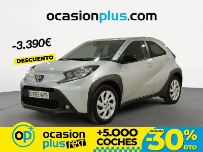 Begagnad Toyota Aygo X Play 72 HK (52 kW) 2024 Grå SUV