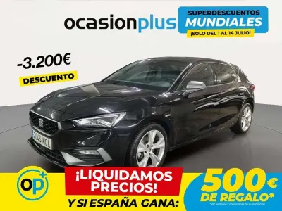 Usado Seat Leon FR 110 CV (80 kW) 2022 Negro Utilitario