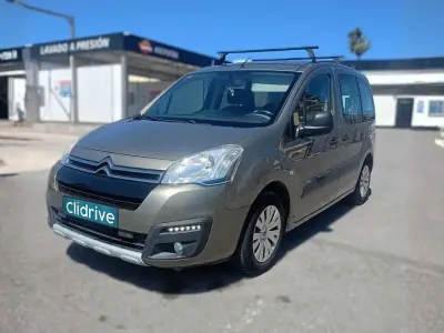 Usado Citroën Berlingo Feel 99 CV (72 kW) 2016 Marrón Monovolumen