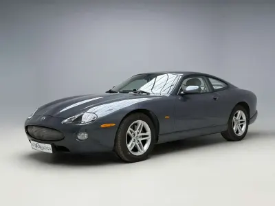 Usado Jaguar XK8 300 CV (220 kW) 2004 Gris Coupe