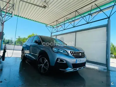 Usado Peugeot 3008 Allure 130 CV (95 kW) 2019 Gris / plata SUV