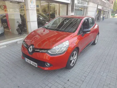 Usado Renault Clio IV Dynamique 90 CV (66 kW) 2013 Rojo Berlina