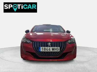 Usado Peugeot 208 Active 100 CV (73 kW) 2023 Rojo Utilitario