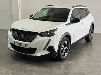 Usado Peugeot 2008 Allure 110 CV (80 kW) 2022 Blanco SUV