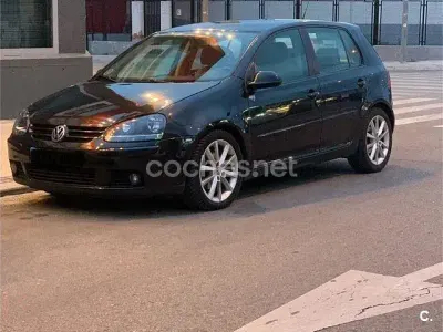 Usado VW Golf IV Highline 105 CV (77 kW) 2006 Negro Berlina