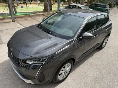 Usado Peugeot 3008 Active 130 CV (95 kW) 2021 Gris / plata SUV
