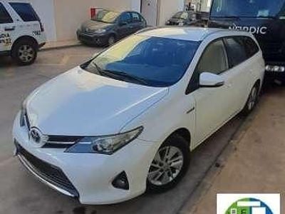Usado Toyota Auris Touring Sports Active 136 CV (100 kW) 2013 Blanco Familiar